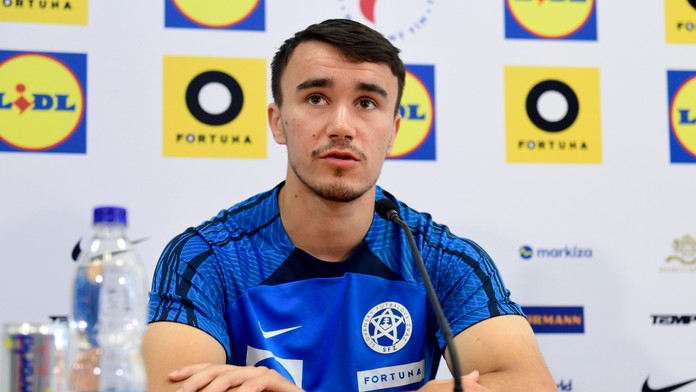 Strelec je zvyknutý na pozíciu žolíka.  Vyjadril sa aj ku kritike zo strany Calzonu