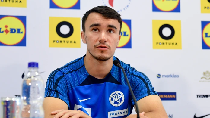 Strelec je zvyknutý na pozíciu žolíka.  Vyjadril sa aj ku kritike zo strany Calzonu