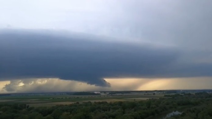 Výstrahy pred búrkami na utorok 13. augusta 2019.