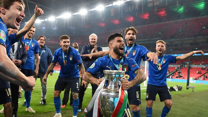 Taliani oslavujú triumf na ME 2020.