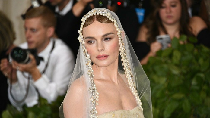 Najkrajšie šaty na celebritách, aké ste tento rok videli. Veď to sú umelecké diela!