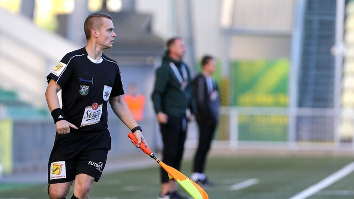 Zamestnanec domova pre seniorov okrádal zomierajúcu ženu