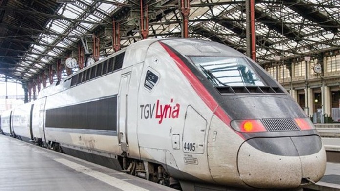 Tragédia na Štedrý deň. Rušňovodič vyskočil z idúceho rýchlika, vo vlaku sedeli stovky cestujúcich