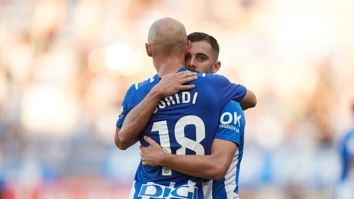 Sevilla naďalej čaká na prvú výhru v sezóne, v divokej prestrelke podľahla Alavésu