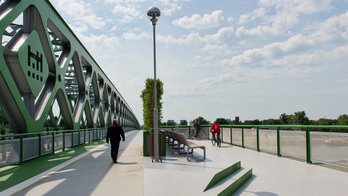 Otvorenie Starého mosta v Bratislave pre chodcov a cyklistov 