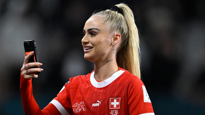 Na Instagrame tromfla aj Federera. Zmluvy so spoločnosťami jej vynášajú viac ako futbal