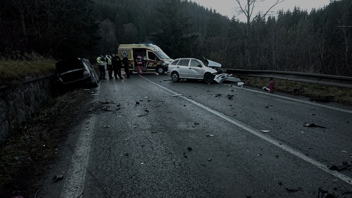 Tragická nehoda na Orave: Pri zrážke troch áut prišla o život mladá žena
