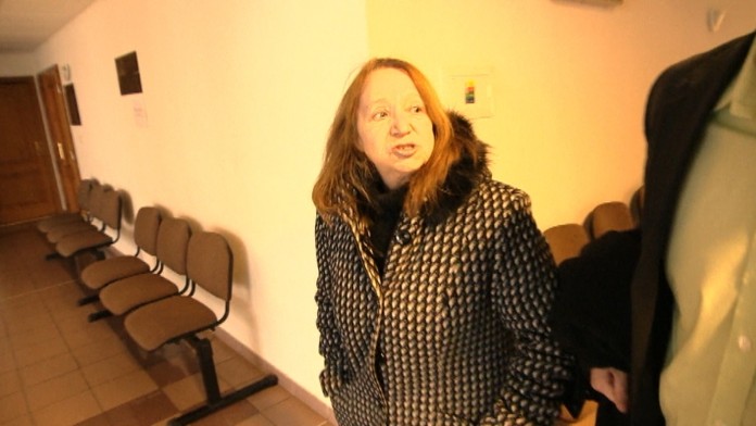 Pripravila ľudí o milióny. Niektorí ju prvýkrát videli až na súde