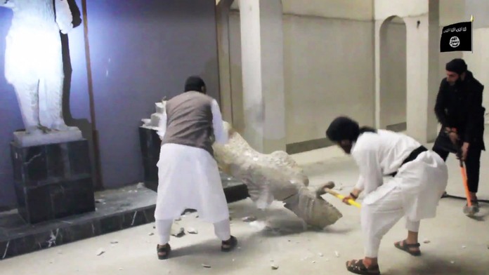 Militanti z IS zničili na severe Iraku zbierku sôch a plastík pochádzajúcich spred niekoľkých tisícročí. 26. februára