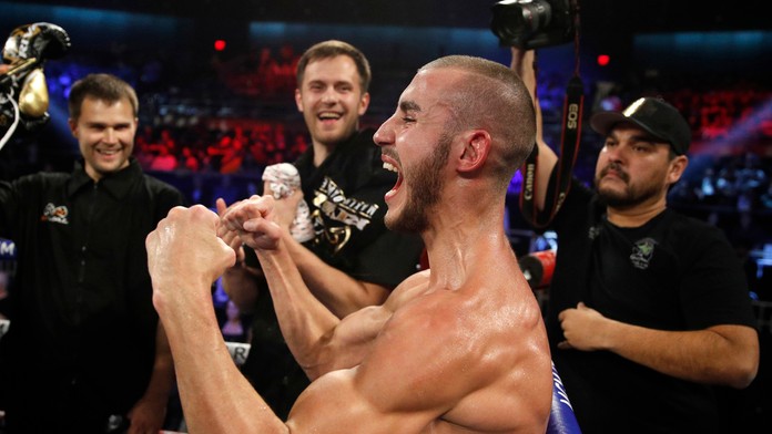 Zábery z obsadenia britského ropného tankera