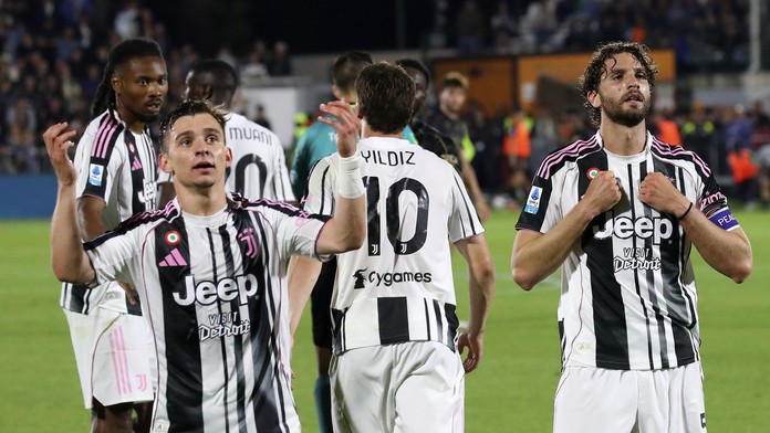 Juventus si po vydretom víťazstve zaistil Ligu majstrov. Verona so Slovákmi sa zachránila