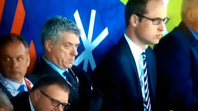 Súčasný viceprezident UEFA Angel María Villar zaspal na zápase Slovensko-Anglicko.