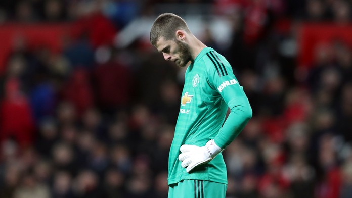 David de Gea z Manchesteru United reaguje v dueli proti Manchesteru City.