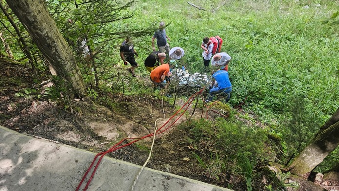 Vozičkár potreboval pomoc.
