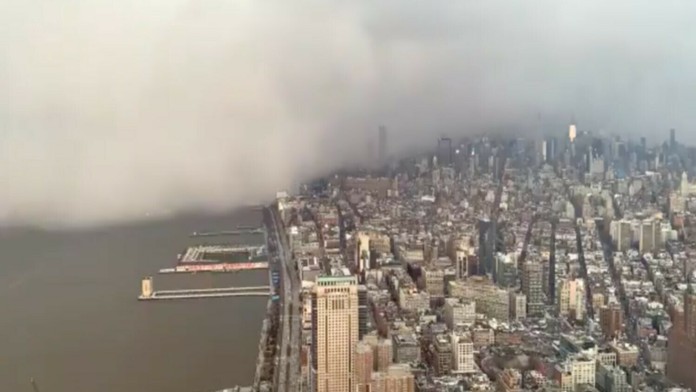 Jordi Alba z Barcelony oslavuje gól v dueli proti Realu Madrid.