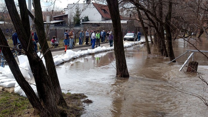Záplavy v Hlohovci.