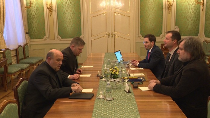 Premiér na stretnutí s reprezentantmi mimovládnych organizácií.