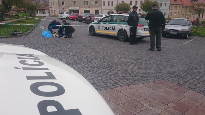 Policajti v Kremnici postrelili a dolapili bankového lupiča.