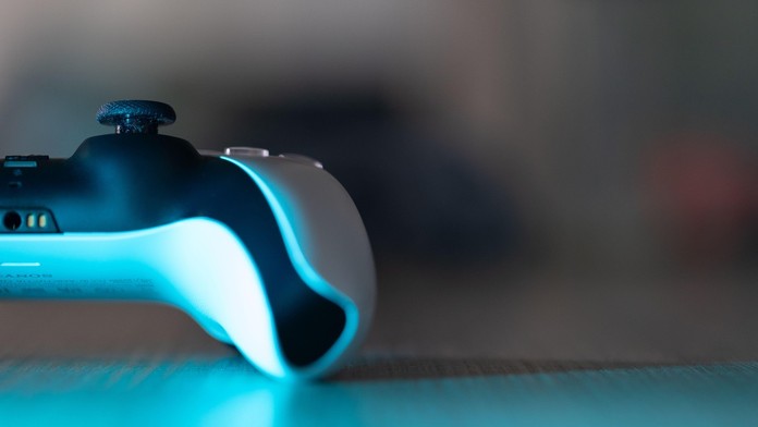 Otec si vybil zlosť pri videohre na osemmesačnom synovi. Hodil ho o stenu a spôsobil mu fraktúru lebky