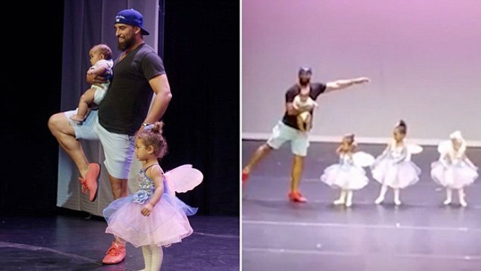 Marc s dcérami na baletnom vystúpení. 