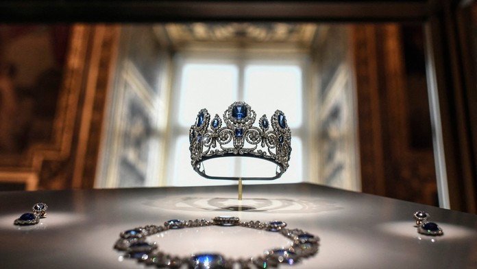 Francúzi vyčíslili hodnotu šperkov, ktoré zlodeji ukradli z parížskeho Louvru