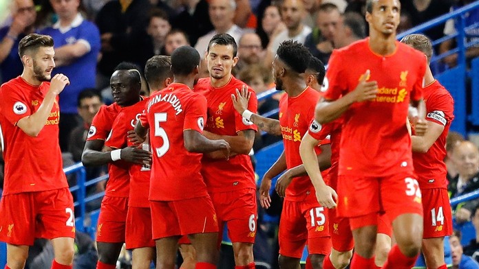 Hráči Liverpoolu sa tešia z gólu 