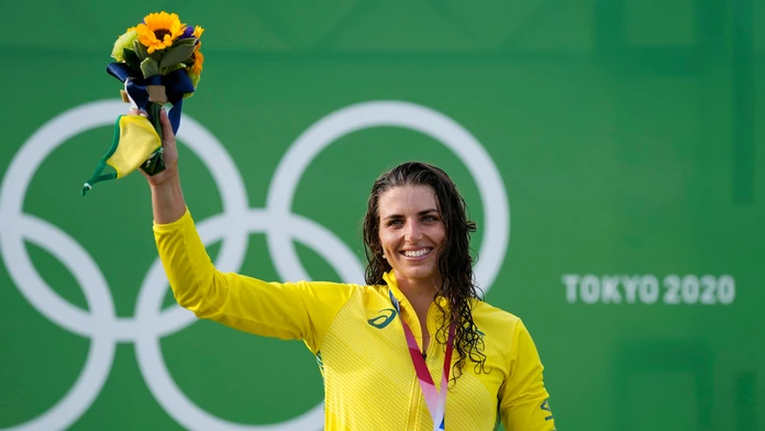 Vodnoslalomárka Jessica Foxová oslavuje triumf na OH 2020 v kategórii C1.