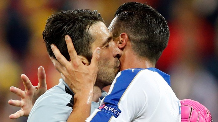 Brankár Talianska Gianluigi Buffon a Graziano Pelle.