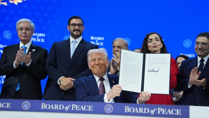 „Budeme môcť robiť prakticky čokoľvek, čo budeme chcieť“. Trump podpisom Charty založil Radu mieru