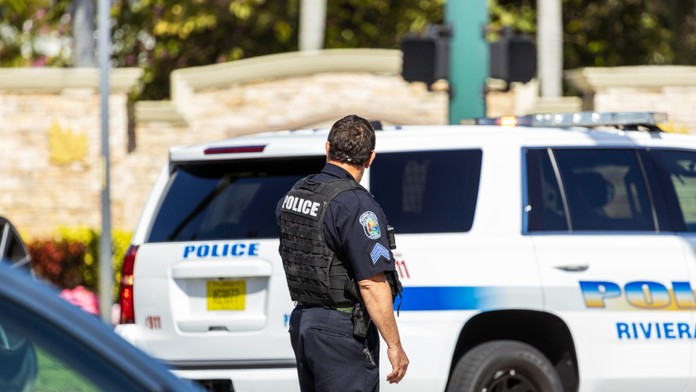 VIDEO: Policajt prišiel preveriť tiesňové volanie. To, čo nasledovalo potom, ho milo prekvapilo