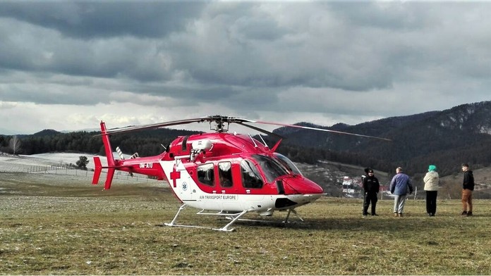 Ženu na Považí napadlo počas prechádzky so psom stádo kráv. Do nemocnice ju vzal vrtuľník