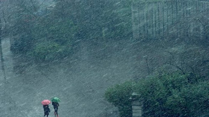 Búrka Amy zúri v Európe. Meteorológovia zmenili predpoveď, varujú pred vážnymi problémami