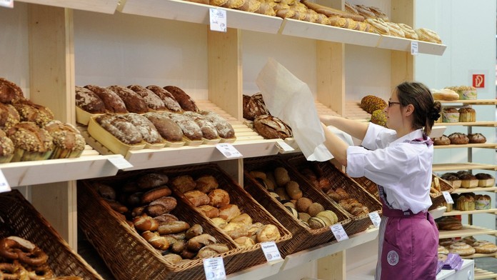 Zvyšok Európy zarába aj niekoľkonásobne viac. Viac ako tretina Slovákov je preto ochotná zbaliť si kufre