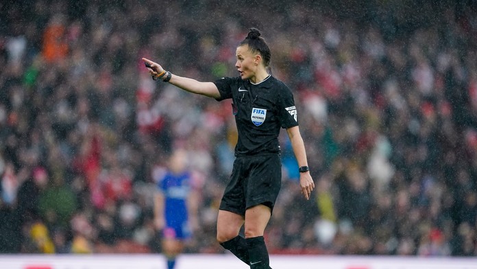 Ako prvá v histórii. Zápas Premier League povedie rozhodkyňa