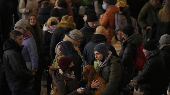 Ukrajinské mesto Ľvov je pod náporom utečencov. Už nie je voľná žiadna posteľ