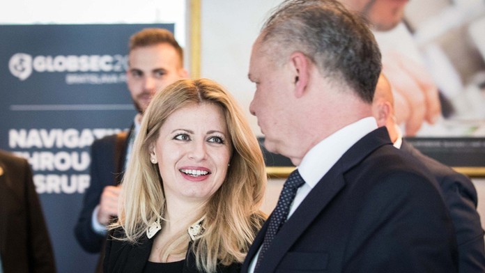 Tenista Rafael Nadal oslavuje triumf vo finále na Roland Garros.