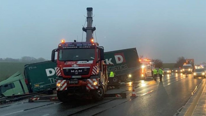 Sprava Tyler Bozak a Vince Dunn zo St. Louis oslavujú gól proti Anaheimu.