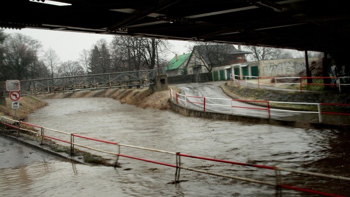 Voda z vybreženého prítoku Handlovky.