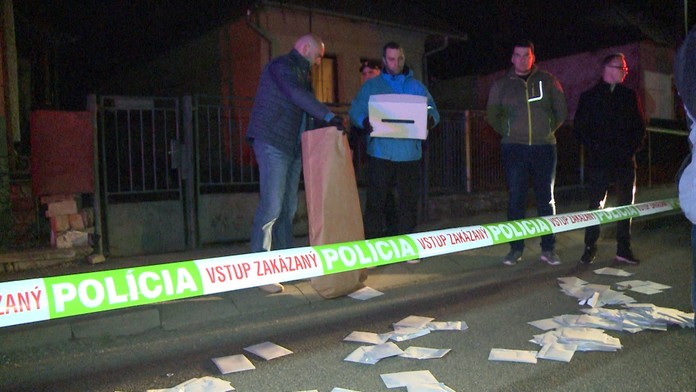 Zinedine Zidane na lavičke Realu madrid v zápase proti Celte Vigo.