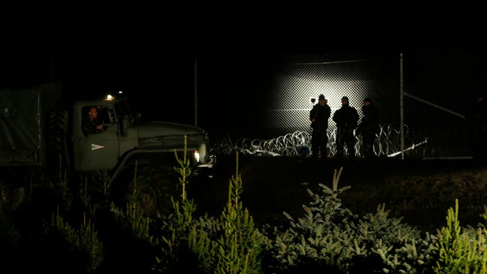 Maďarskí vojaci na hranici s Chorvátskom pri obci Zákány.