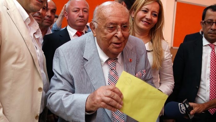 Bývalý turecký prezident Süleyman Demirel zomrel.