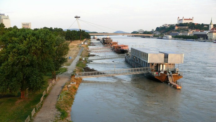 Hladina Dunaja stále stúpa 