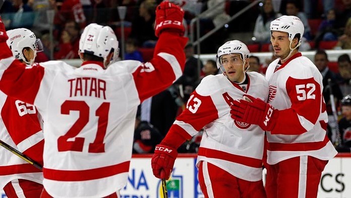 Slovenský hokejista Tomáš Tatar pomohol v noci na pondelok v zámorskej NHL dvoma gólmi k víťazstvu Detroitu 3:1 na ľade Caroliny