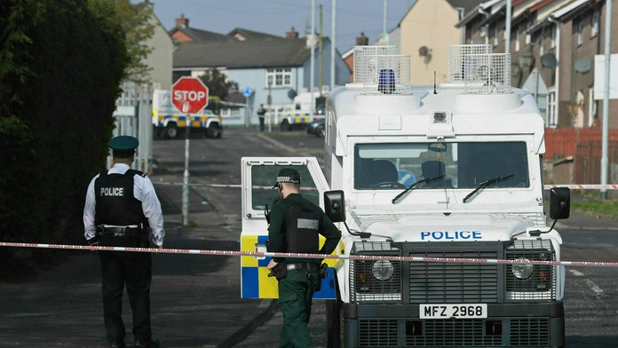 Polícia v Severnom Írsku na mieste vraždy novinárky.