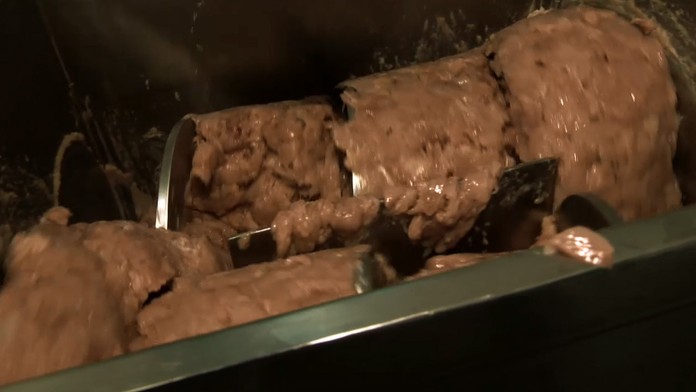 Prehovoril bývalý zamestnanec závodu. Po tomto vás prejde chuť na mäso