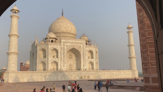 Hráči Šachtaru Doneck oslavujú gól v LM na pôde Dinama Záhreb.