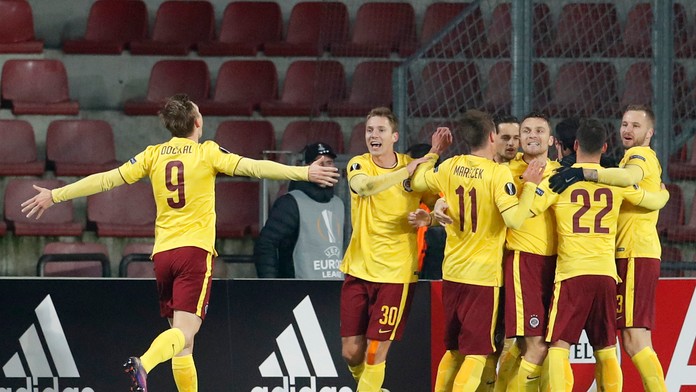 Radosť hráčov pražskej Sparty po strelení gólu do siete Southamptonu v zápase EL.