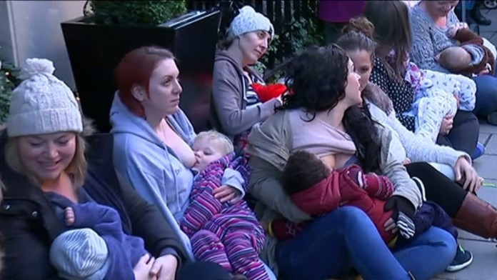 Dojcenie pred luxusnym hotelom v Londyne.jpg