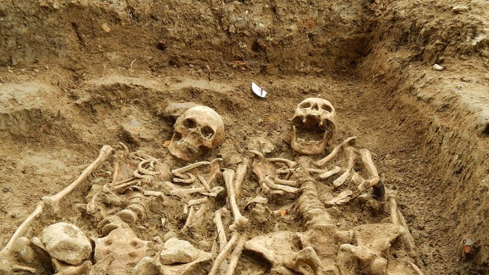 Zamilovaný pár našli archeológovia.