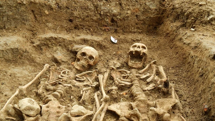 Zamilovaný pár našli archeológovia.